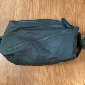❤️ Lululemon Fast Track Belt Bag Green NWOT